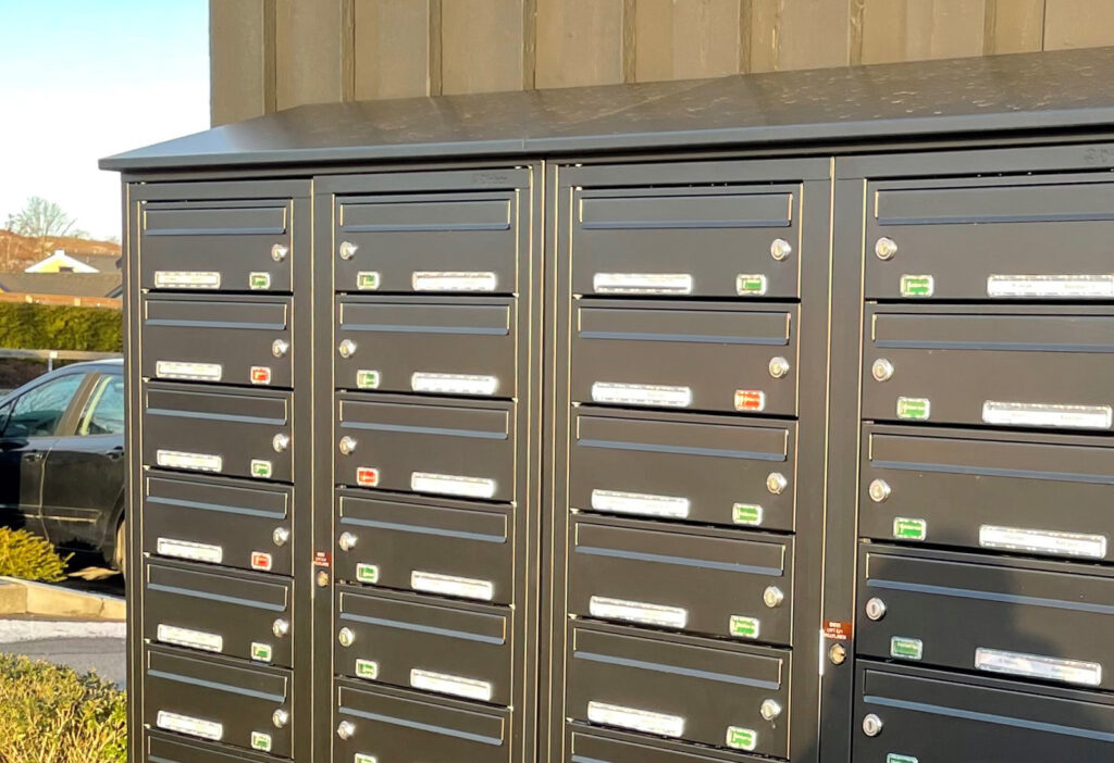 Vad heter det egentligen - fastighetsbox eller postlådesamling?​